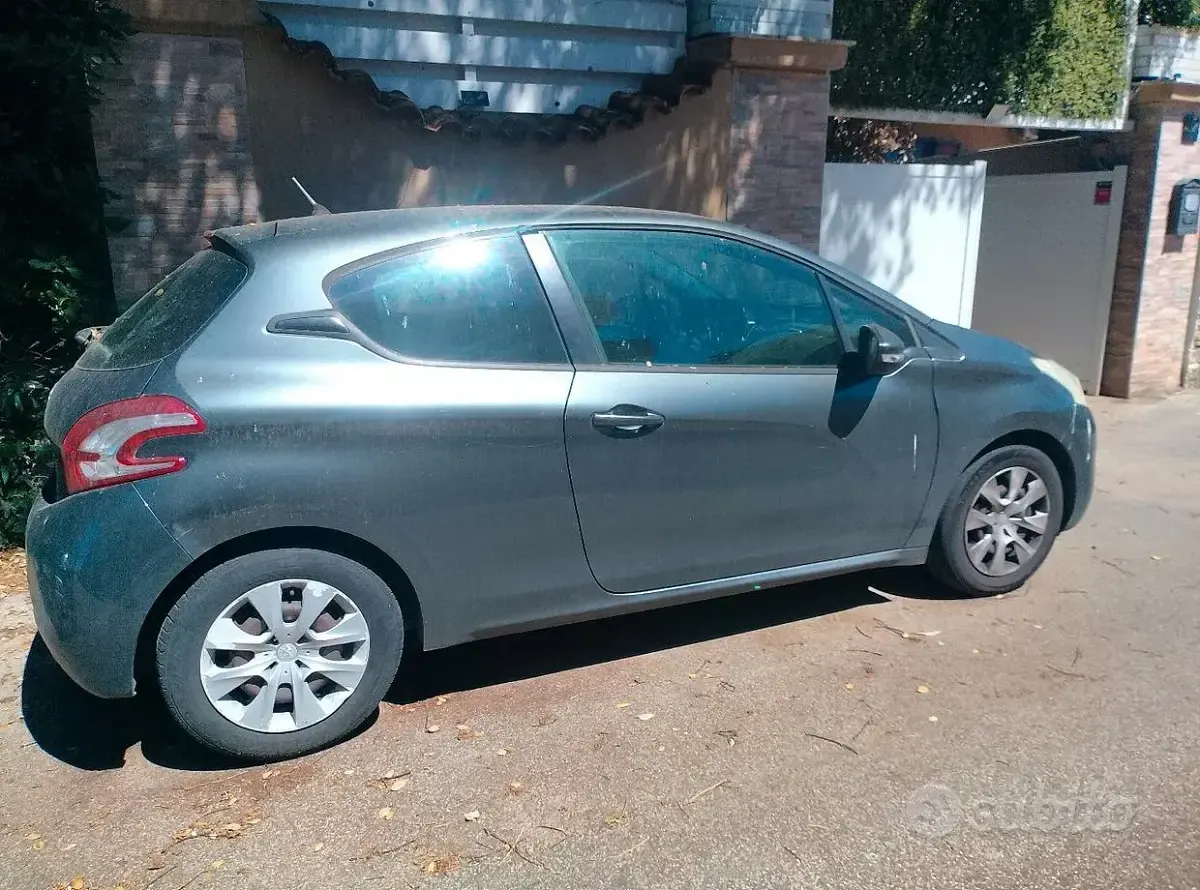 Usata Peugeot 208 82 CV (60 kW) 2012 Grigio Utilitaria