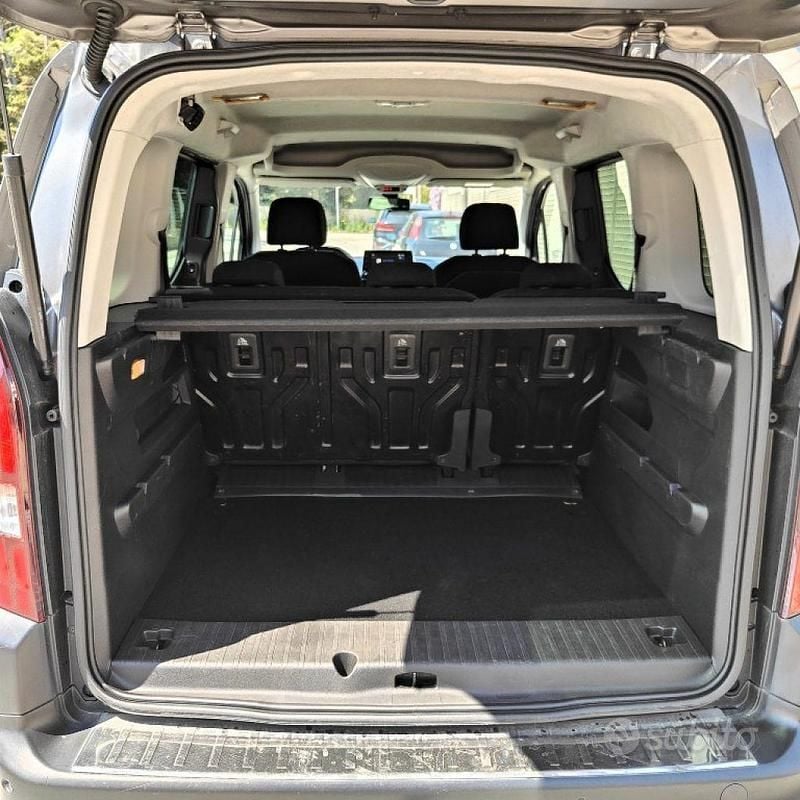 Usata Peugeot Rifter Allure 131 CV (96 kW) 2021 Grigio Monovolume
