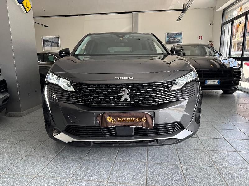 Usata Peugeot 3008 Allure 132 CV (97 kW) 2022 Grigio SUV