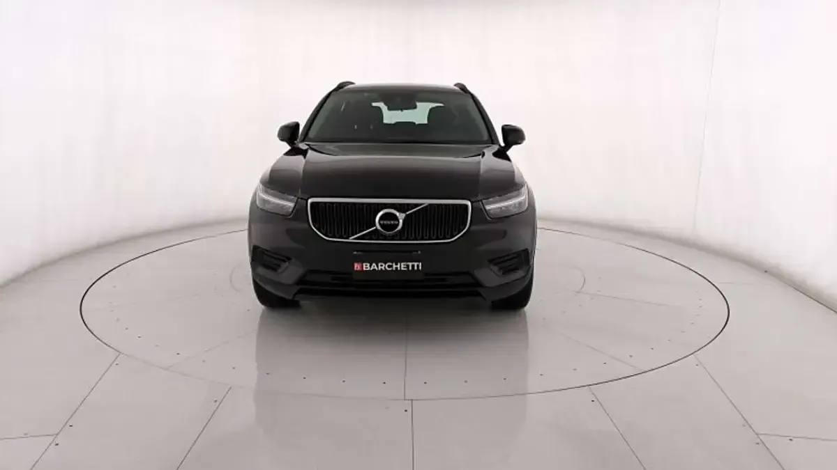 Usata Volvo XC40 Momentum 150 CV (110 kW) 2021 Nero SUV