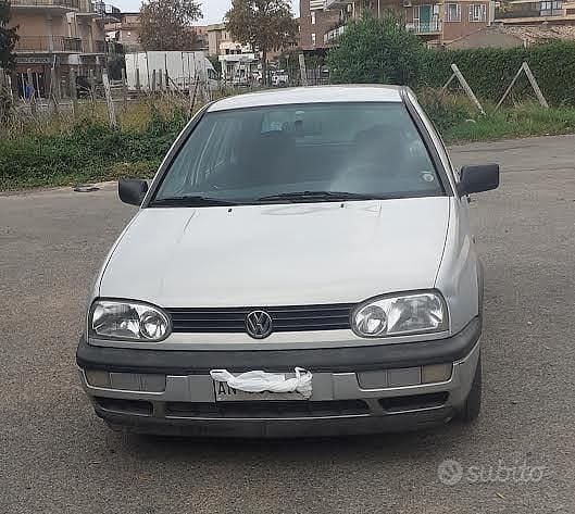 Grigio Usata 1997 VW Golf Tre volumi | 1500 € - Immagine 1/1