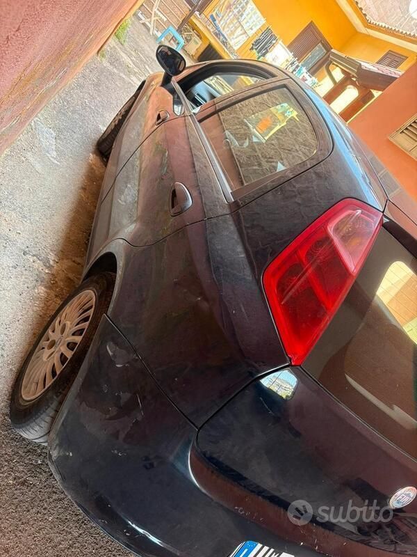 Usata Fiat Grande Punto 77 CV (56 kW) 2007 Blu Utilitaria