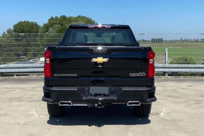 Usata Chevrolet Silverado 426 CV (313 kW) 2024 Gba  black SUV
