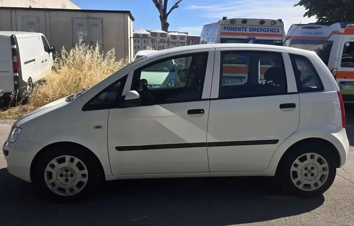 Usata Fiat Idea Dynamic 95 CV (69 kW) 2012 Bianco Monovolume