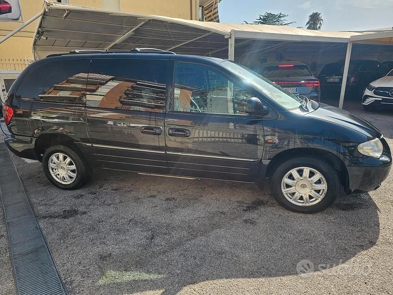 Usata Chrysler Grand Voyager 150 CV (110 kW) 2007 Nero Monovolume
