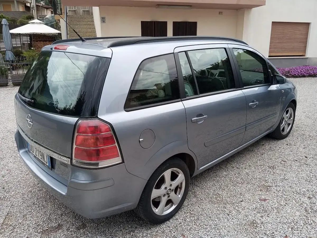 Usata Opel Zafira 120 CV (88 kW) 2006 Grigio Monovolume