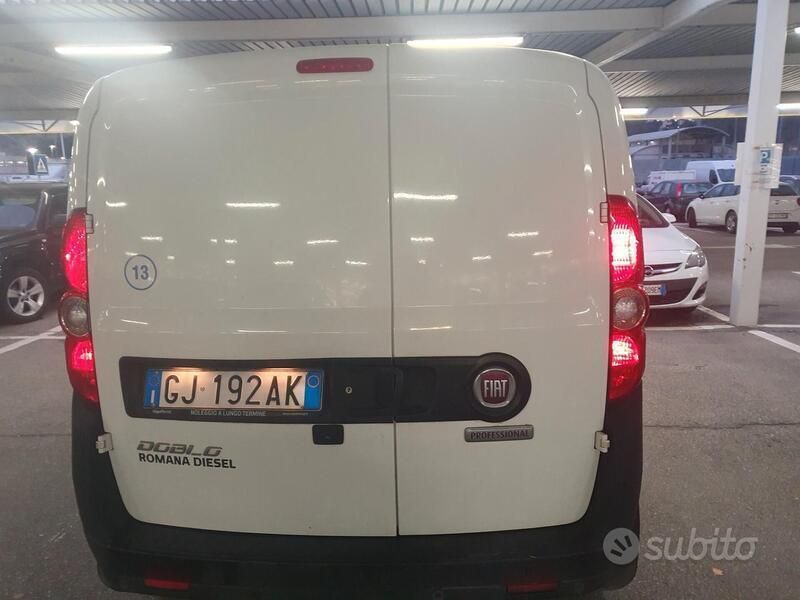 Usata Fiat Doblò S 120 CV (88 kW) 2022 Bianco Monovolume