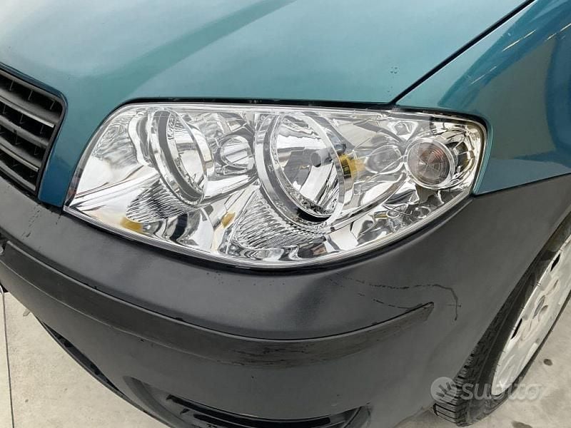 Usata Fiat Punto Active 60 CV (44 kW) 2005 Verde Utilitaria