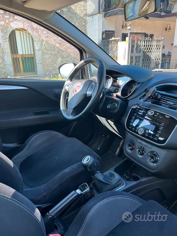 Usata Fiat Punto 75 CV (55 kW) 2015 Grigio Utilitaria