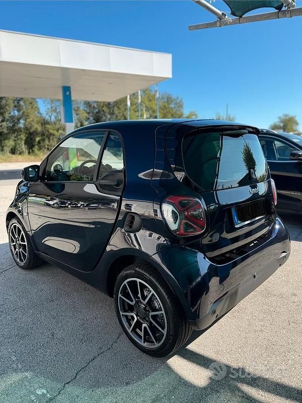 Usata Smart ForTwo Coupé 22 kW (30 CV) 2021 Blu Utilitaria