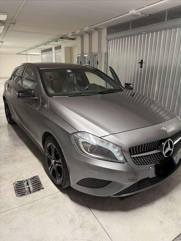 Usata Mercedes A180 Sport Edition 110 CV (80 kW) 2014 Grigio Berlina