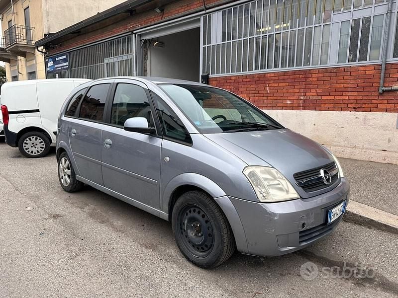 Usata Opel Meriva Cosmo 100 CV (73 kW) 2006 Grigio Monovolume