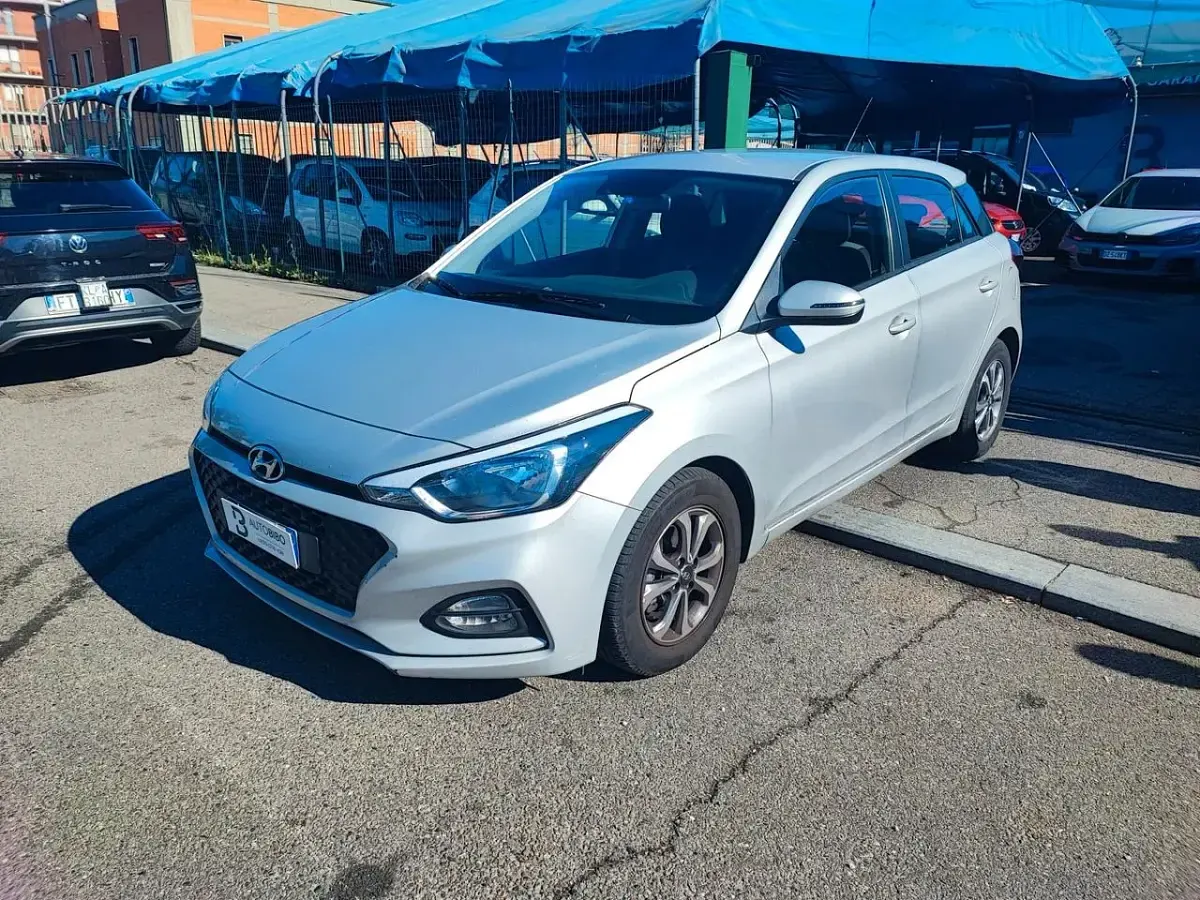 Usata Hyundai i20 75 CV (55 kW) 2019 Argento Utilitaria