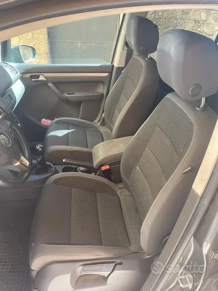 Usata VW Touran 105 CV (77 kW) 2014 Grigio Monovolume