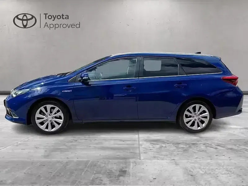 Usata Toyota Auris Hybrid Lounge 2017 Blu Station wagon