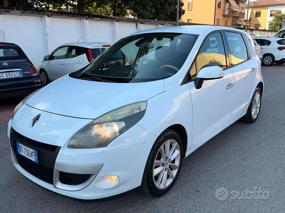 Usata Renault Scénic III 110 CV (80 kW) 2011 Bianco Monovolume