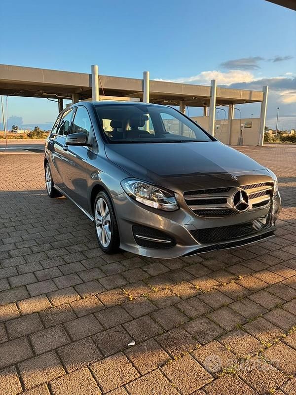 Usata Mercedes 180 109 CV (80 kW) 2017 Grigio Berlina