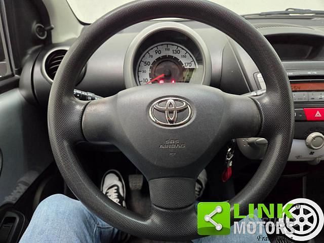 Begagnad Toyota Aygo Connect Style 68 HK (50 kW) 2012 Grå Halvkombi