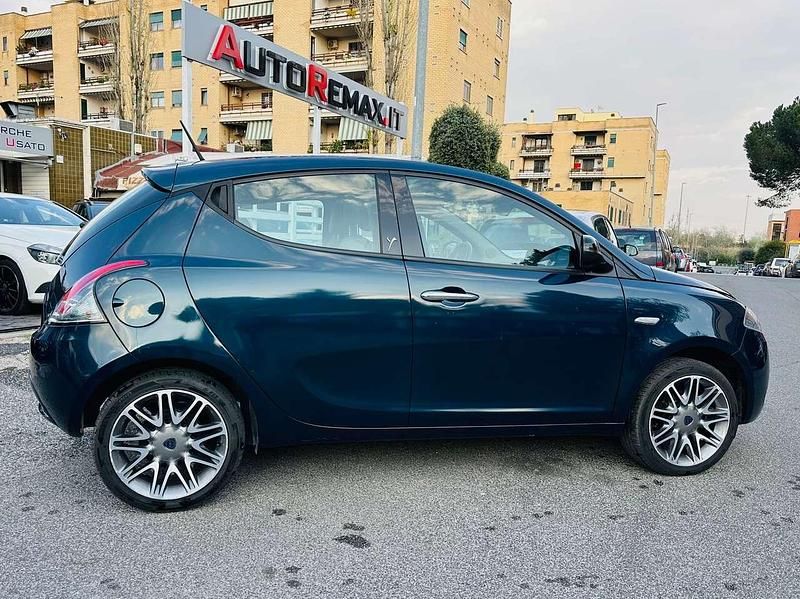 Usata Lancia Ypsilon Platinum 86 CV (63 kW) 2016 Blu/azzurro Utilitaria