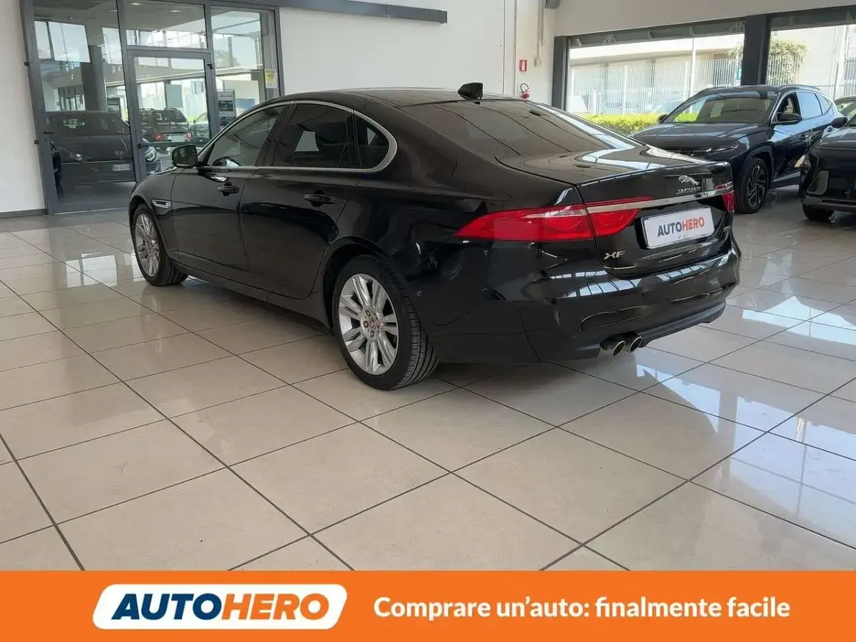 Usata Jaguar XF Chequered Flag 179 CV (131 kW) 2019 Nero Berlina