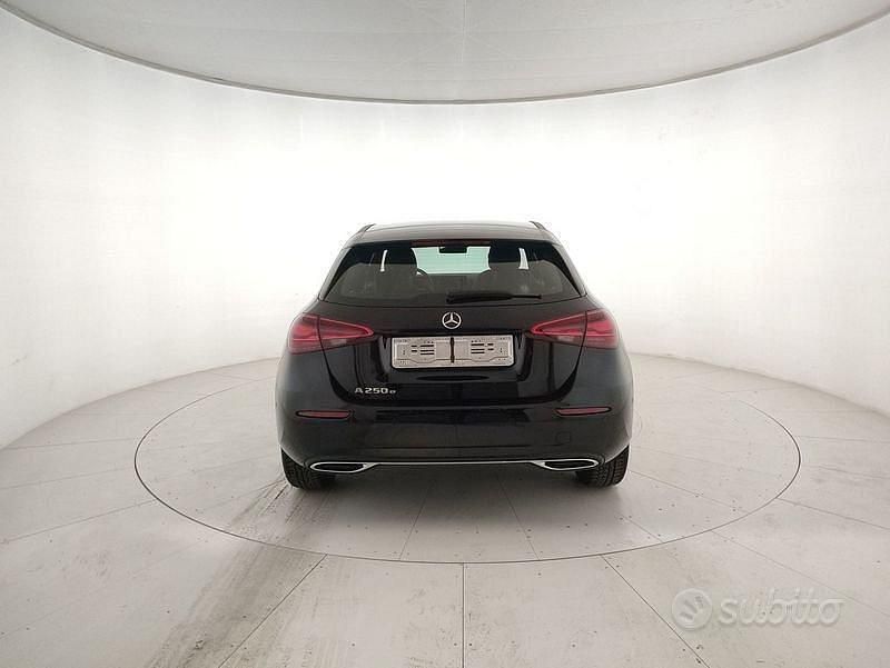 Nuova Mercedes E250 163 CV (119 kW) 2025 Nero Berlina