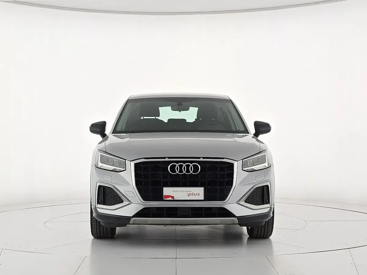 Käytetty Audi Q2 Admired 116 HP (85 kW) 2021 Hopea Katumaasturi