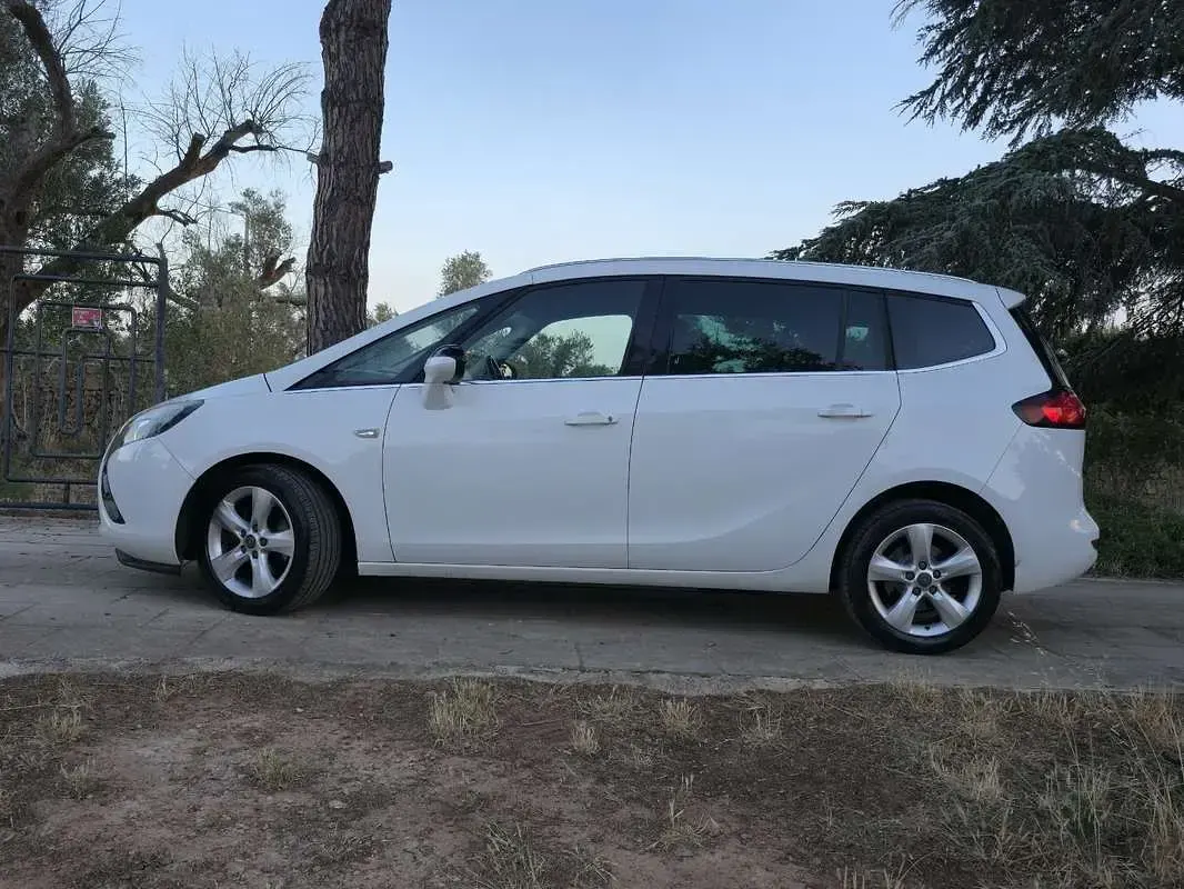 Usata Opel Zafira Tourer 150 CV (110 kW) 2012 Bianco Monovolume