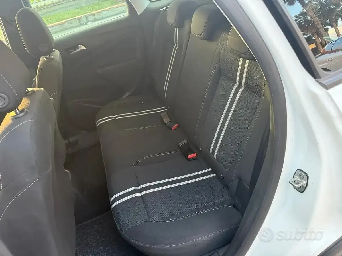 Usata Opel Crossland 131 CV (96 kW) 2024 Bianco SUV