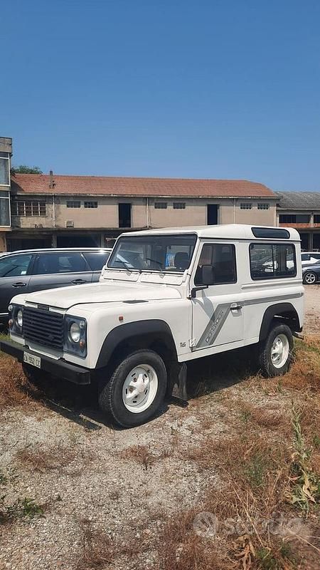 Bianco Usata 1999 Land Rover Defender Station wagon | 25.000 € (Ottimo prezzo) - Immagine 1/1