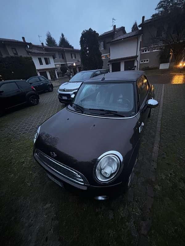 Usata Mini Cooper Cabriolet 122 CV (89 kW) 2010 Marrone Cabrio