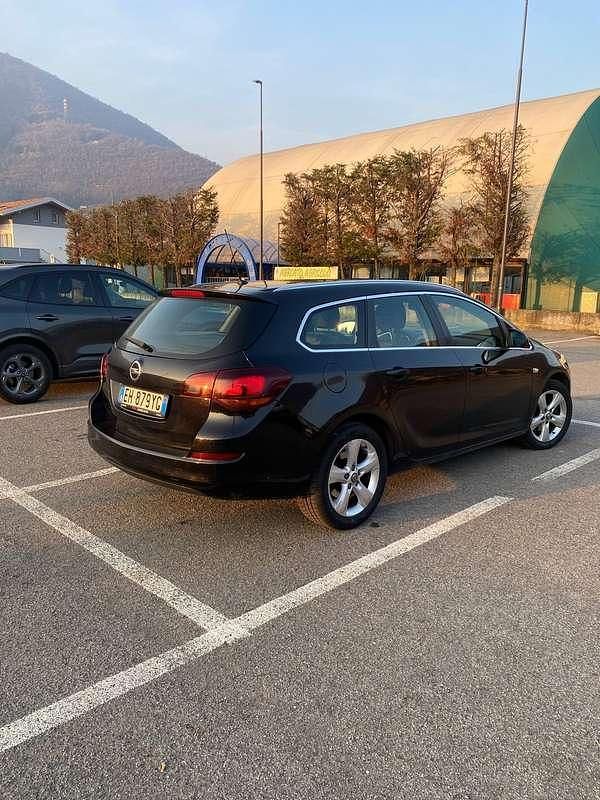 Usata Opel Astra Cosmo 125 CV (91 kW) 2011 Nero Station wagon