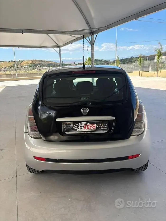 Usata Lancia Ypsilon 69 CV (50 kW) 2011 Grigio Utilitaria