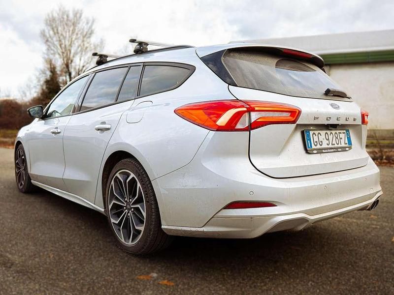 Usata Ford Focus ST-Line 120 CV (88 kW) 2021 Argento Station wagon