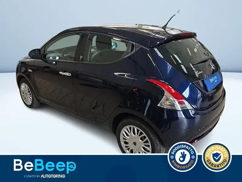 Usata Lancia Ypsilon Gold 69 CV (50 kW) 2016 Blu metallizzato Utilitaria