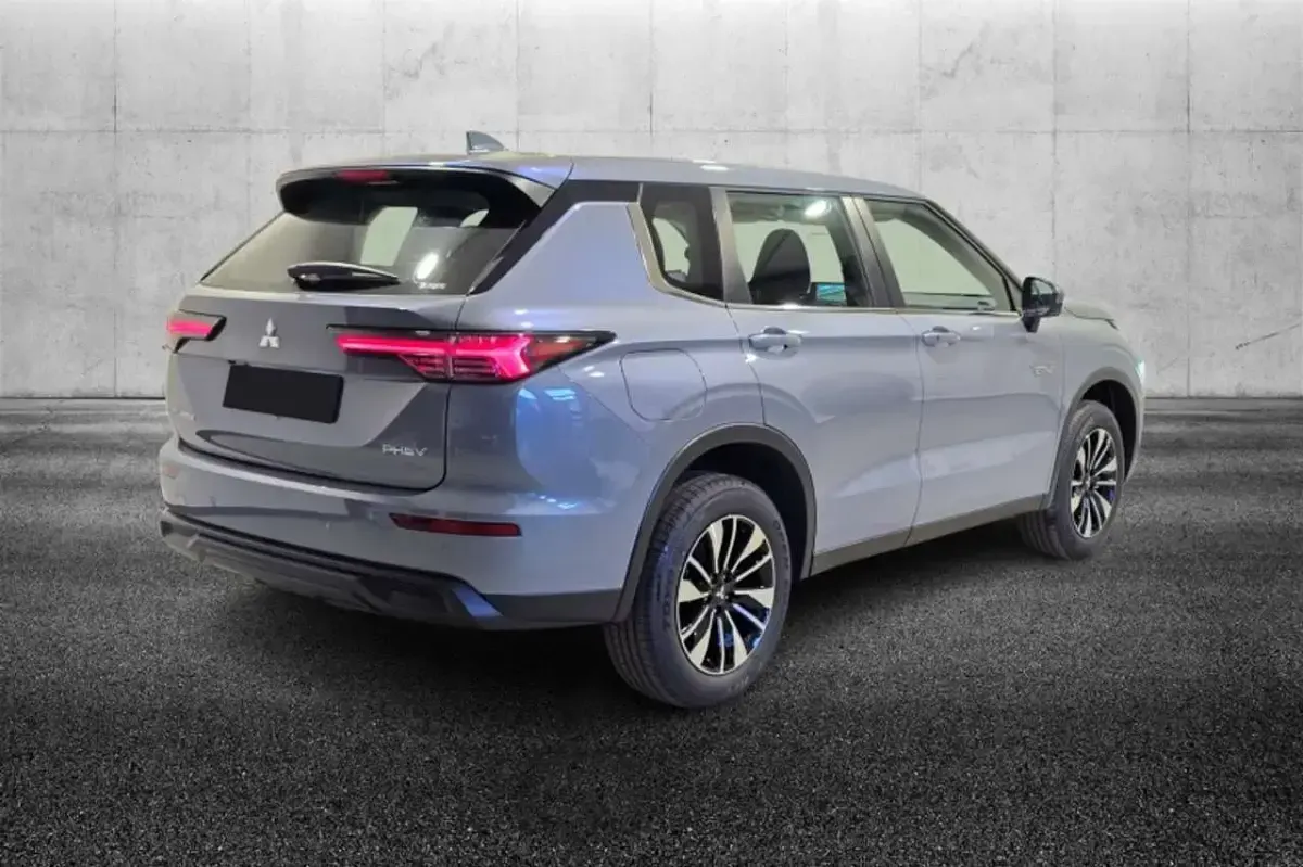 Nuova Mitsubishi Outlander P-HEV Instyle 224 CV (164 kW) 2026 Grigio Station wagon