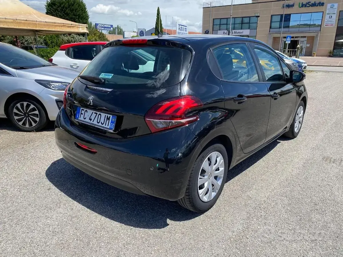 Usata Peugeot 208 Active 82 CV (60 kW) 2016 Nero Utilitaria
