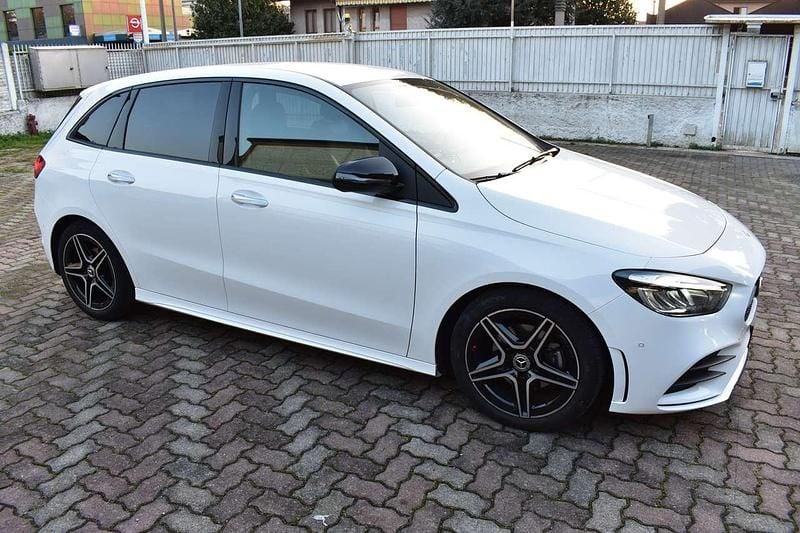Bianco Usata 2023 Mercedes B200 AMG line Monovolume | 29.800 € (Buon prezzo) - Immagine 1/4