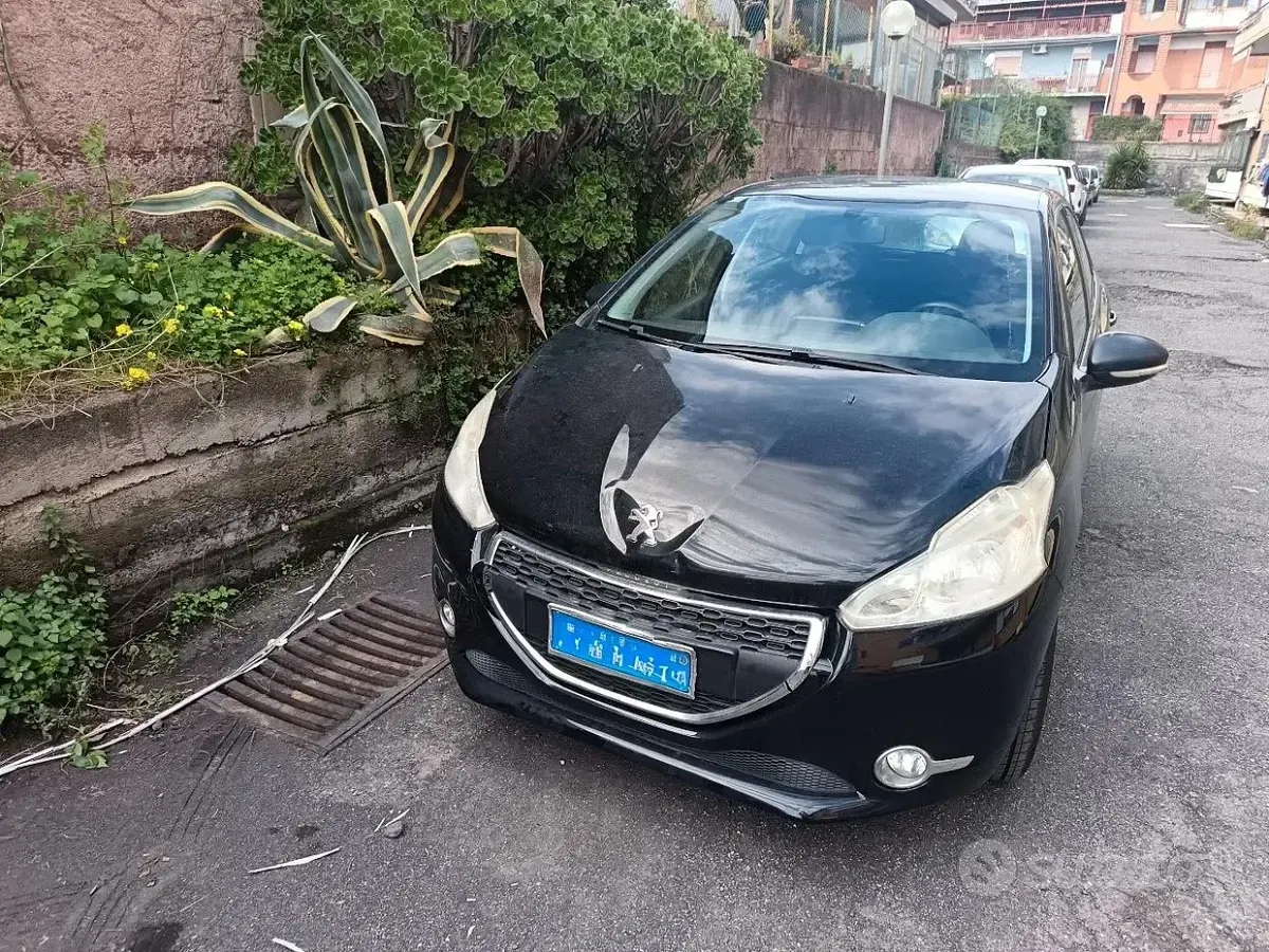 Usata Peugeot 208 68 CV (50 kW) 2014 Utilitaria