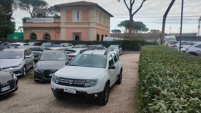 Bianco perlato Usata 2015 Dacia Duster SUV | 9000 € (Buon prezzo) - Immagine 1/4