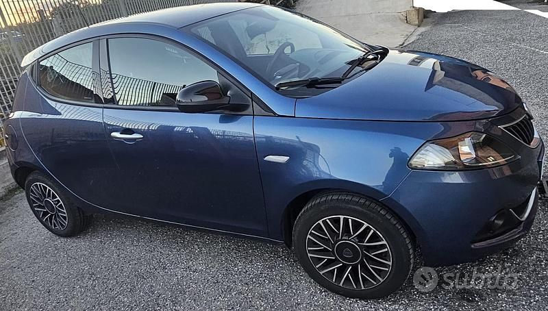 Usata Lancia Ypsilon 60 CV (44 kW) 2024 Blu Utilitaria