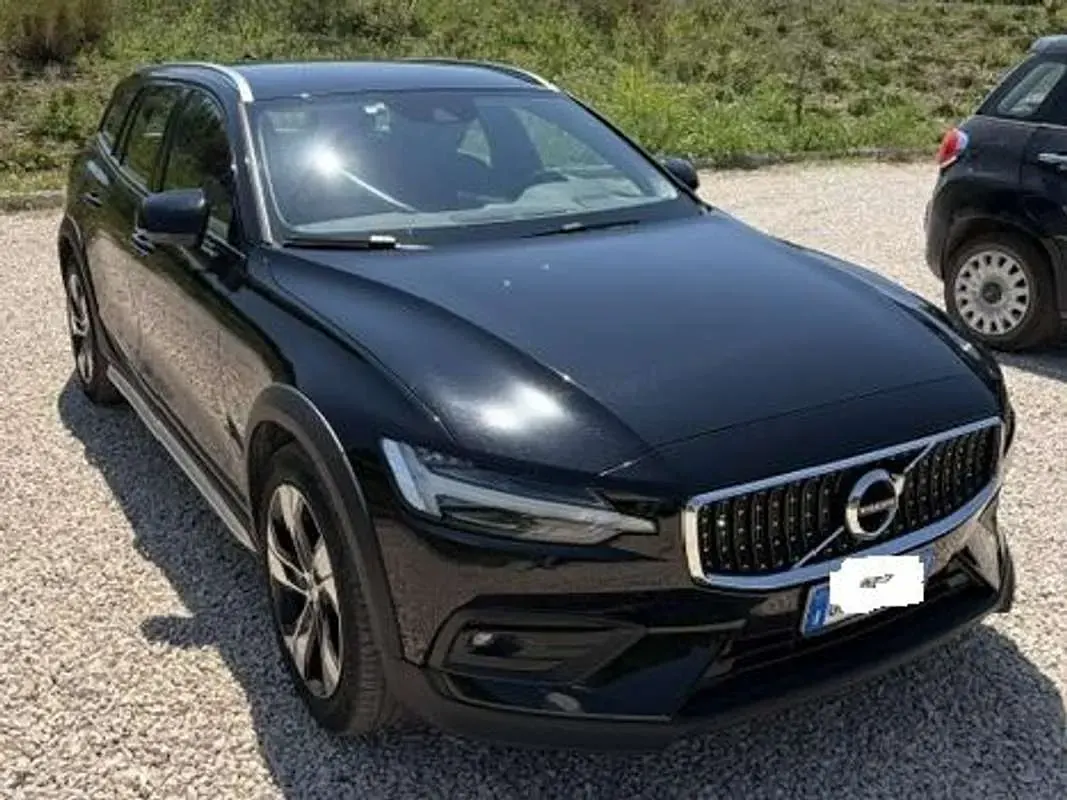 Usata Volvo V60 CC Business Edition 197 CV (144 kW) 2021 Nero Station wagon