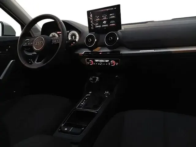 Usata Audi Q2 Advanced Plus 150 CV (110 kW) 2025 Argento SUV