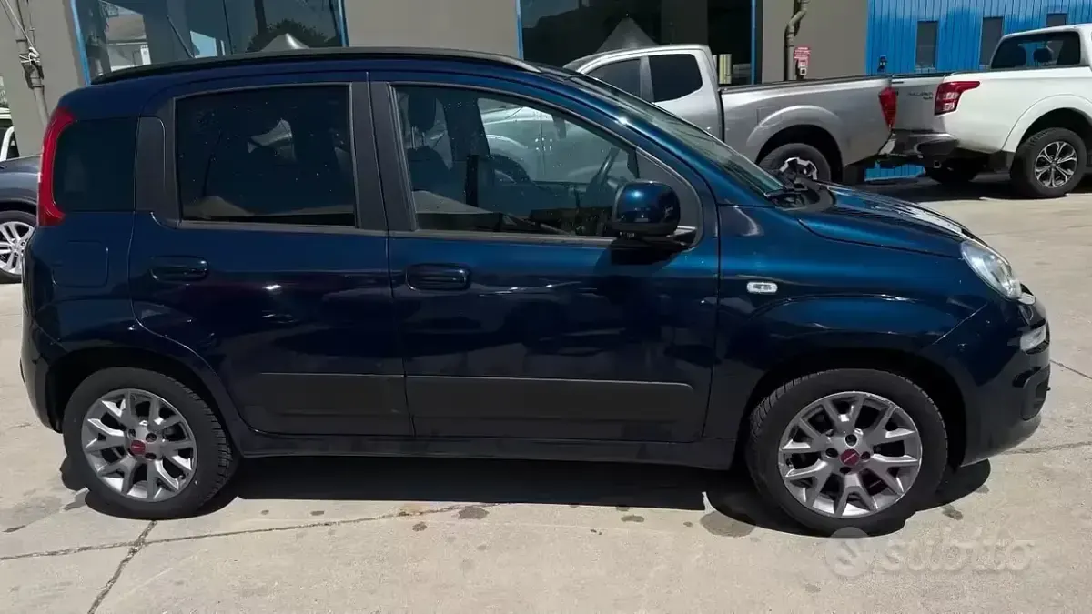 Usata Fiat Panda Lounge 69 CV (50 kW) 2018 Blu Utilitaria