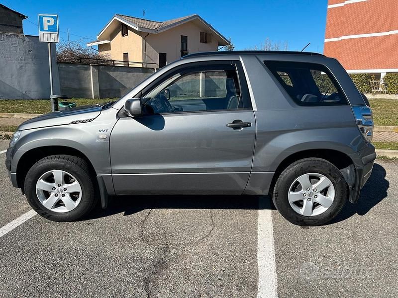 Usata Suzuki Grand Vitara 106 CV (77 kW) 2006 Grigio SUV