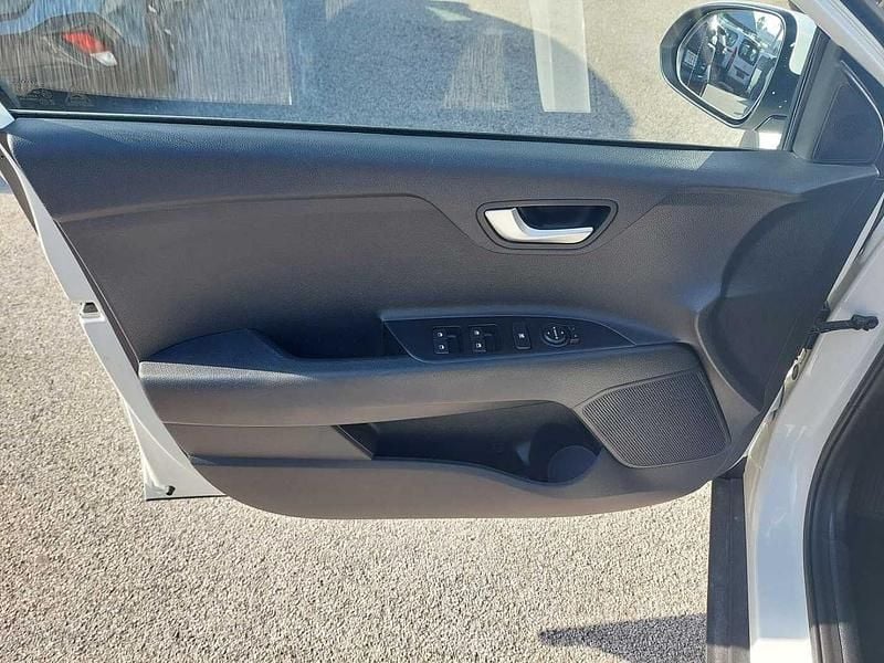 Usata Kia Stonic Style 100 CV (73 kW) 2021 Bianco SUV