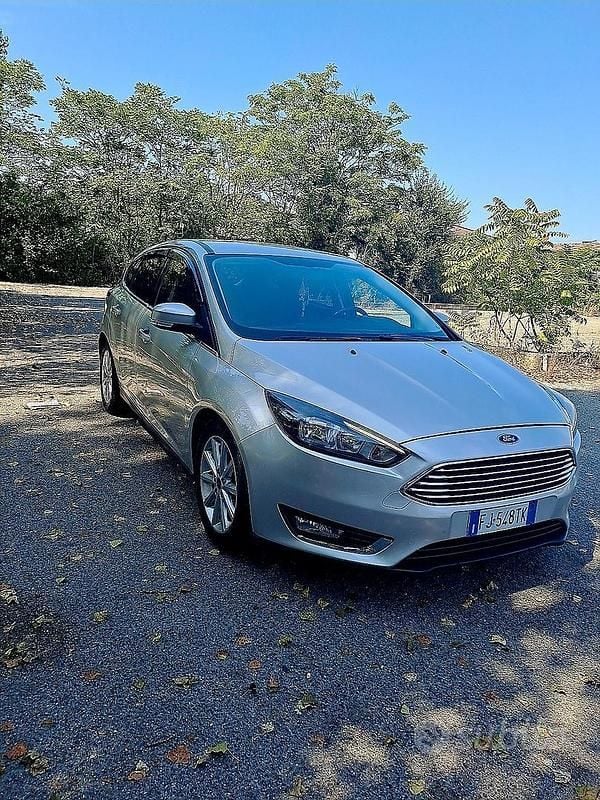 Usata Ford Focus 120 CV (88 kW) 2017 Grigio Berlina