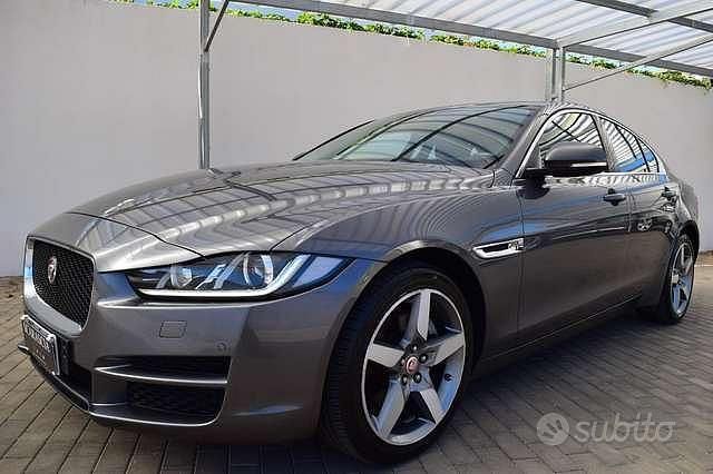 Usata Jaguar XE Prestige 180 CV (132 kW) 2015 Ammonite grey Berlina