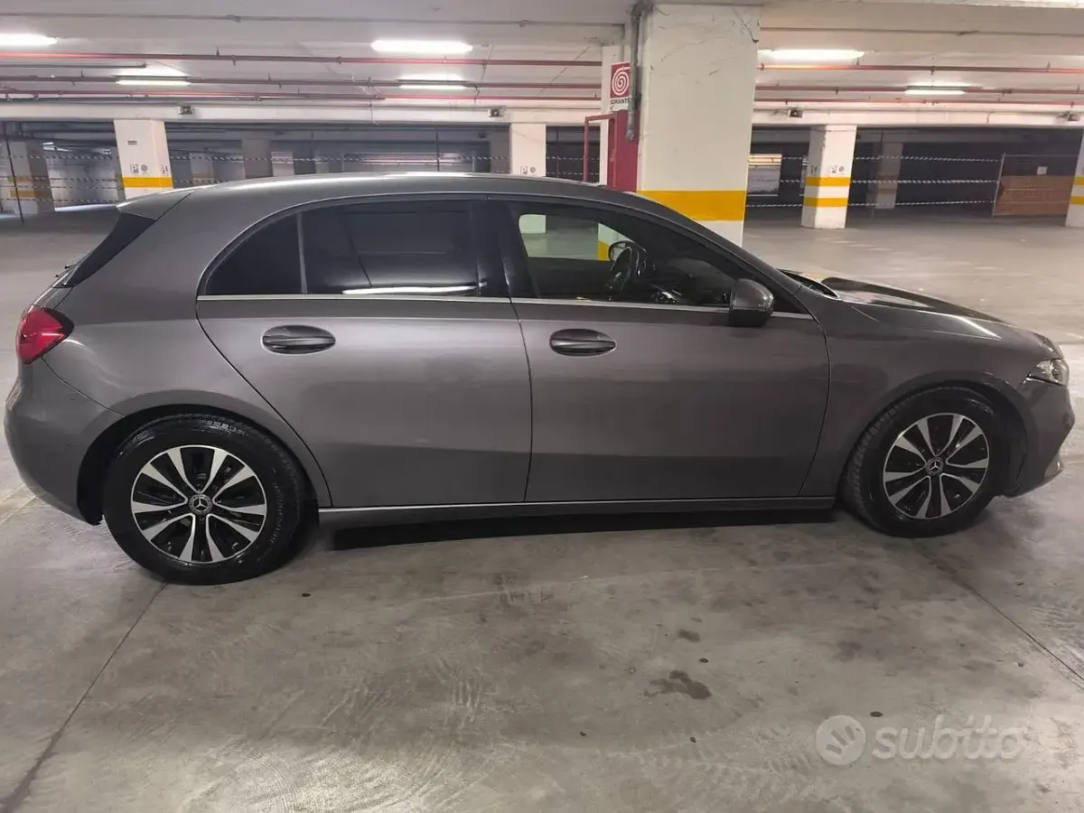 Usata Mercedes 200 Business 149 CV (109 kW) 2021 Grigio Berlina
