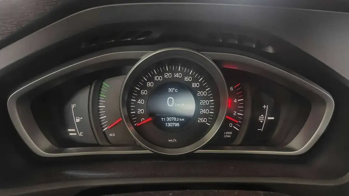 Usata Volvo V40 Business Edition 115 CV (84 kW) 2014 Nero Berlina