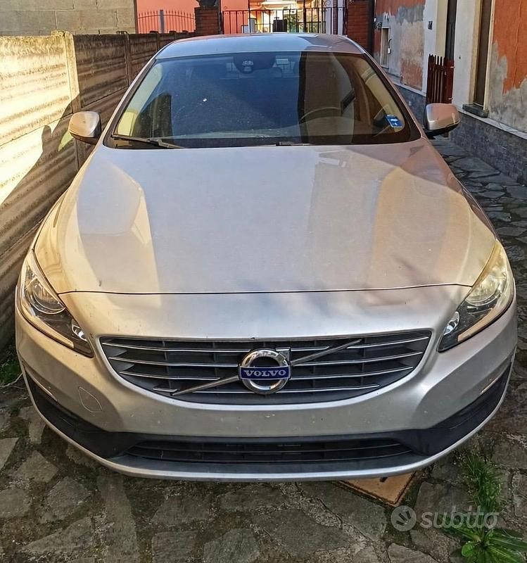 Usata Volvo V60 Business Edition 120 CV (88 kW) 2015 Grigio Station wagon
